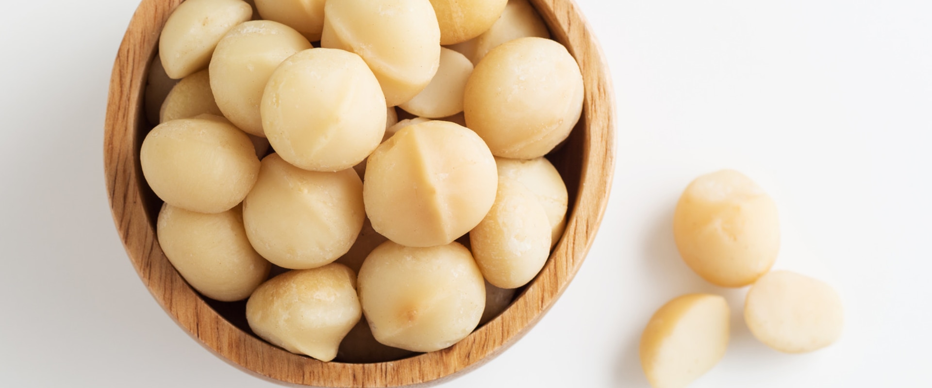 Are macadamia nuts better raw or roasted?