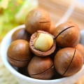 How do you know when macadamia nuts are ready to eat?