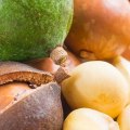 Are all macadamia nuts edible?