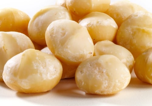 What is the average cost of a 1 lb bag of macadamia nuts?